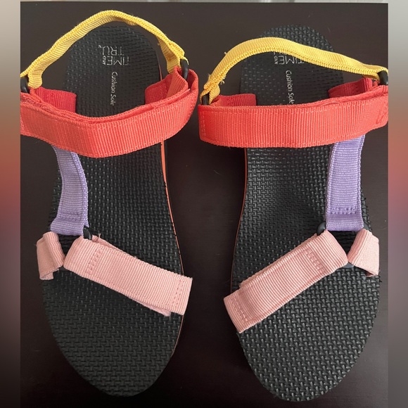 Platform Sandals - Picture 3 of 3